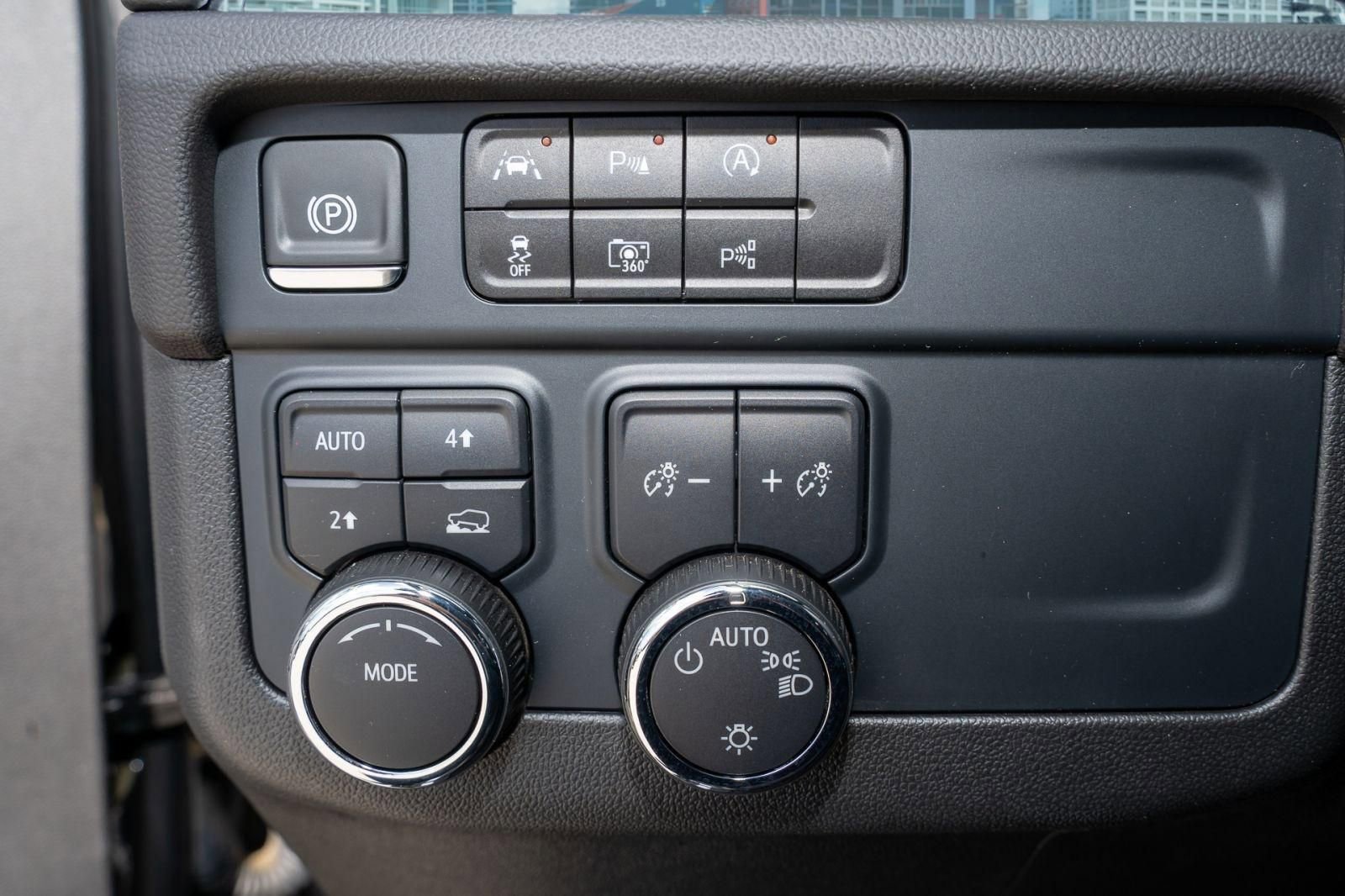 Used 2025 Chevrolet Tahoe LT image 31