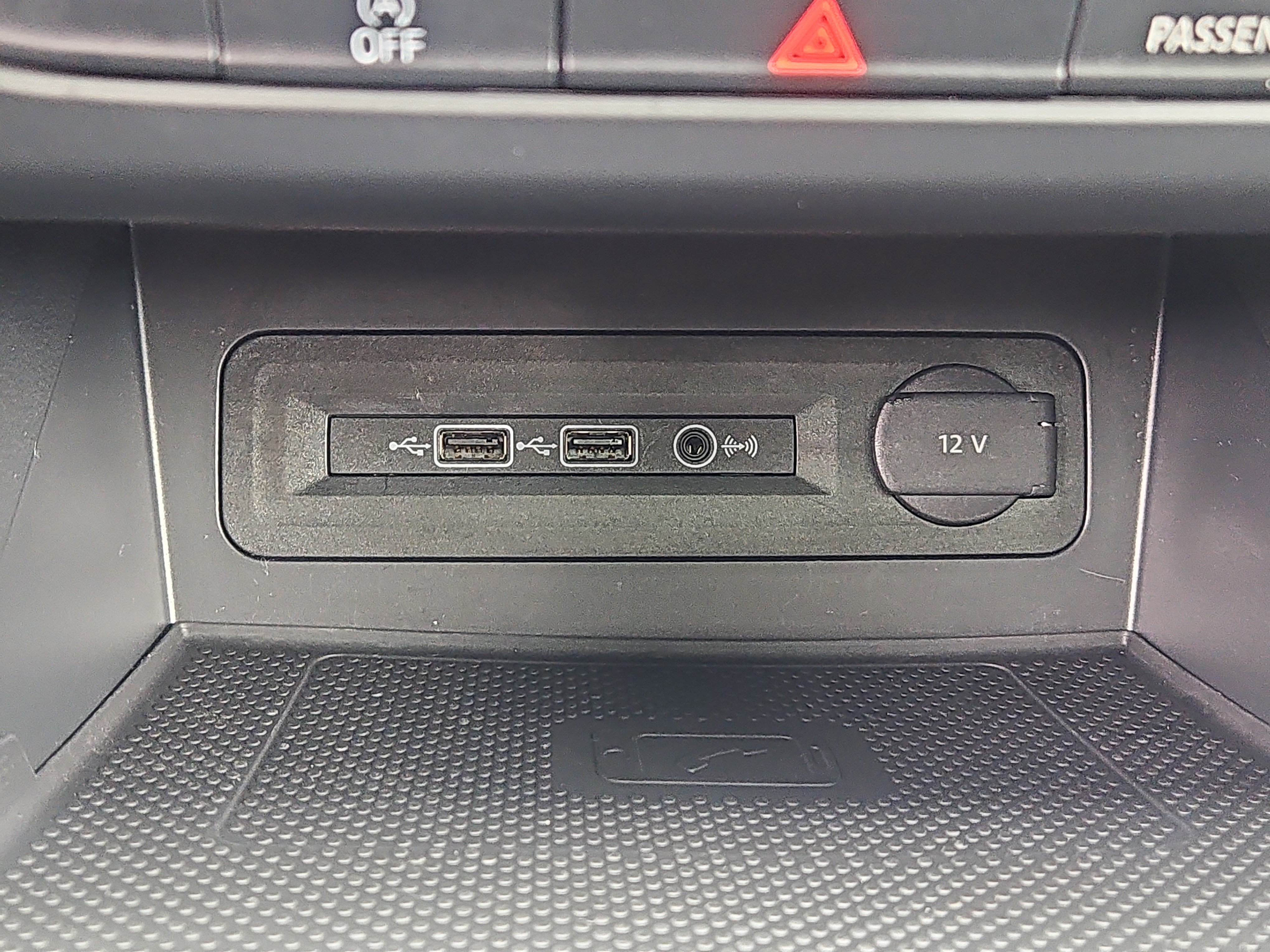 Certified 2020 Volkswagen Atlas Cross Sport SE w/ Panoramic Sunroof Package image 12