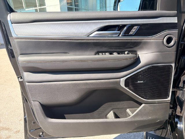 New 2027 Jeep Grand Wagoneer Overland AWD/4WD image 9
