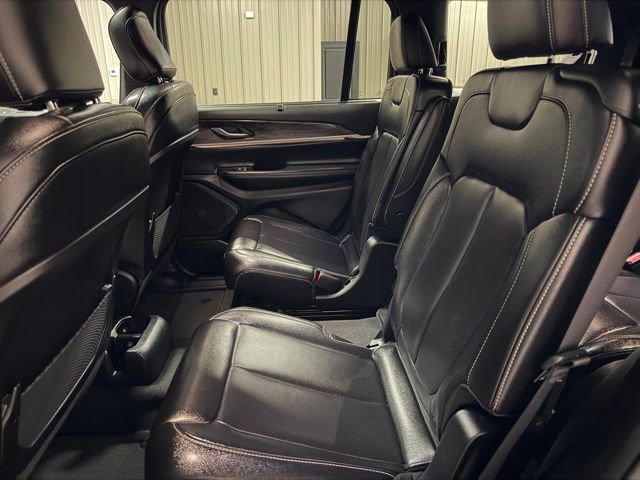 Used 2024 Jeep Grand Cherokee L Limited w/ Luxury Tech Group II AWD/4WD image 18