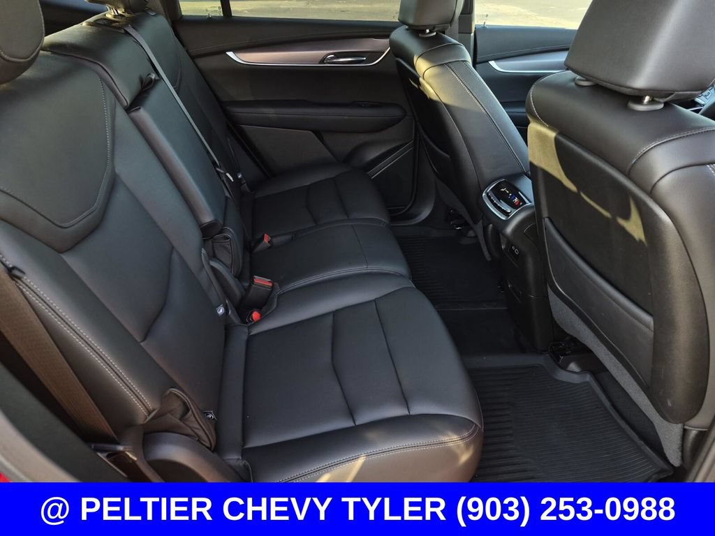 Used 2025 Cadillac XT6 Luxury FWD image 17