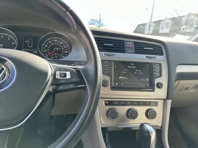 Used 2016 Volkswagen Golf S image 36