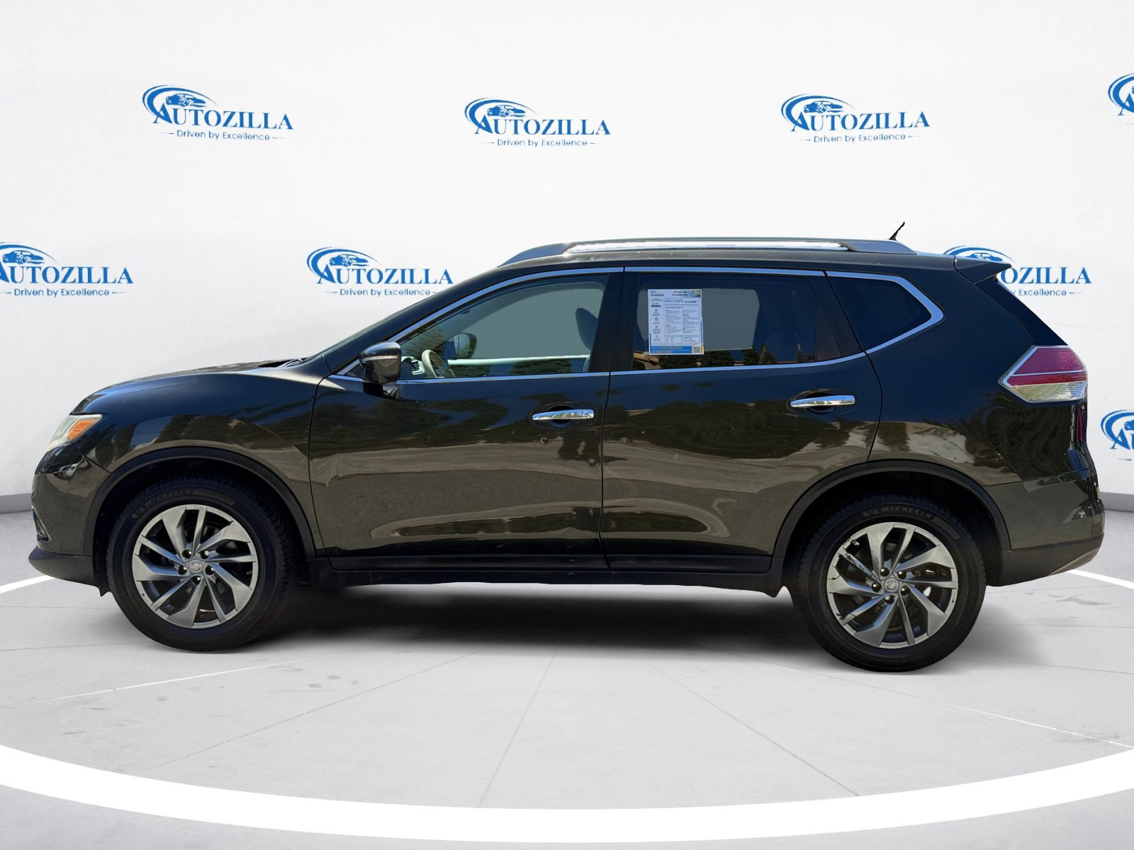 Used 2015 Nissan Rogue SL image 2