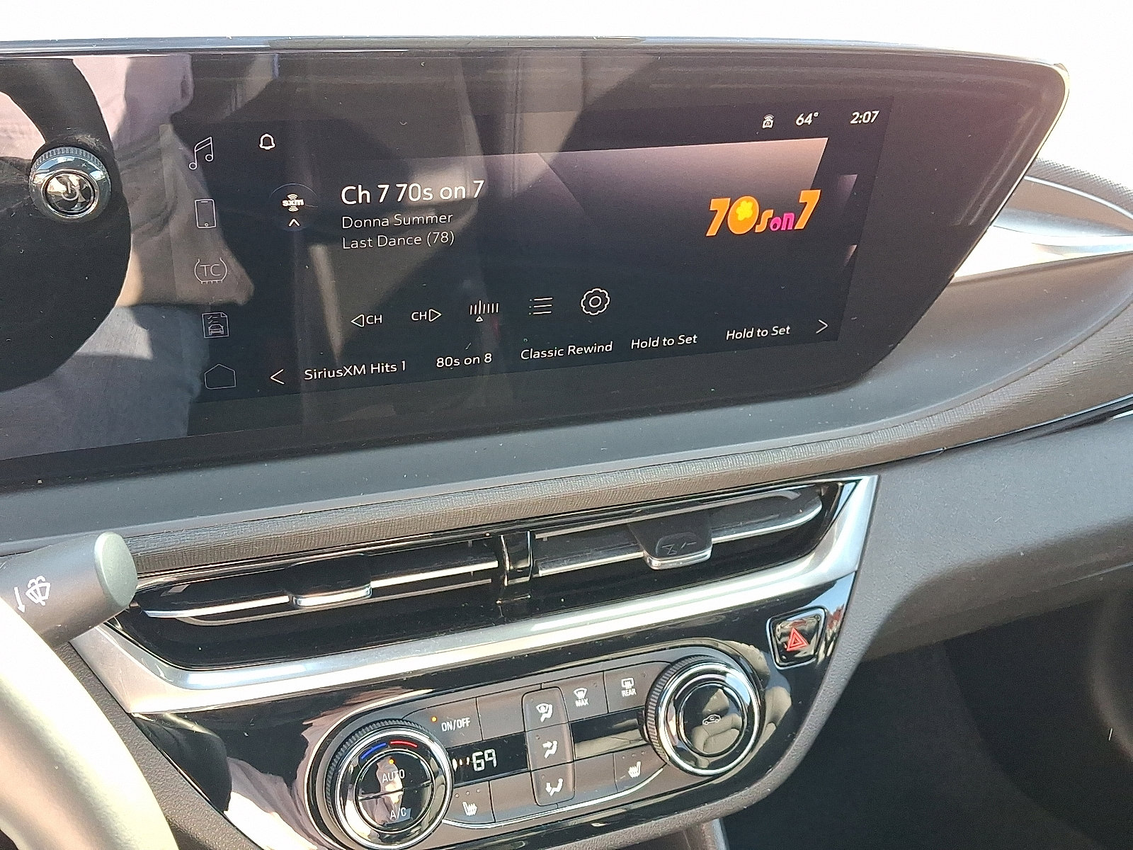 Used 2024 Buick Envista Sport Touring w/ Convenience I Package image 13