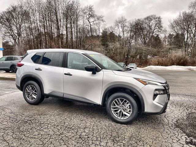 Used 2024 Nissan Rogue S image 11