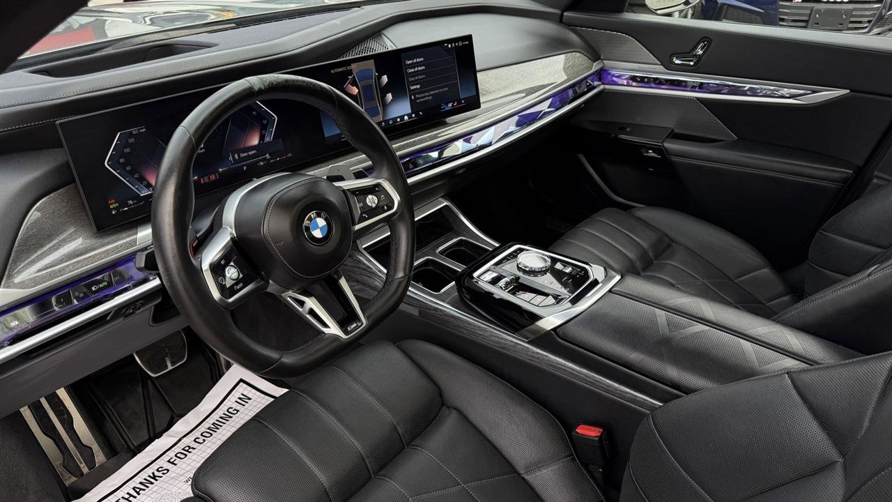 Used 2023 BMW 760i xDrive w/ Executive Package AWD/4WD image 25