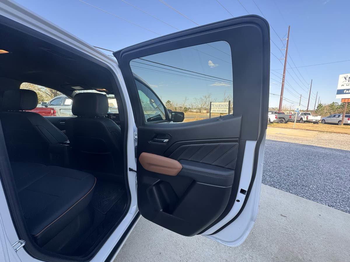 Used 2025 GMC Canyon AT4 w/ AT4 Premium Package AWD/4WD image 32