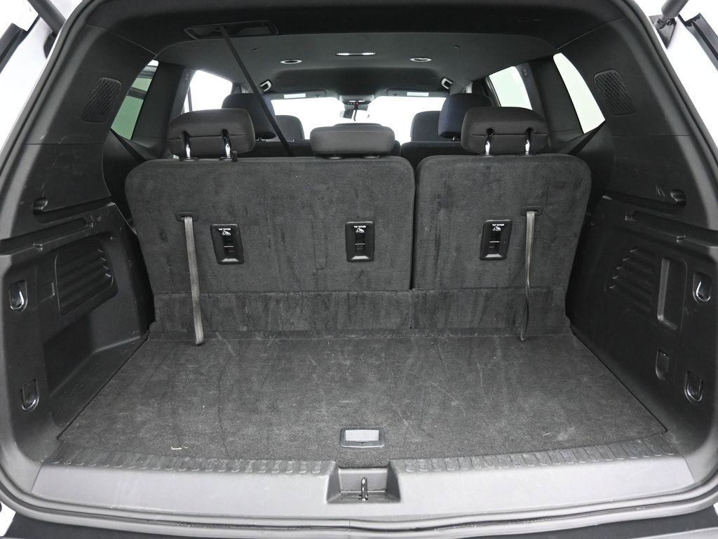 Used 2025 GMC Acadia Elevation image 2