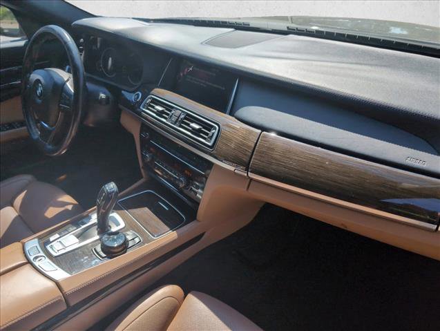 Used 2015 BMW 750Li xDrive image 23