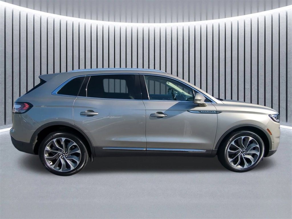 Used 2023 Lincoln Nautilus Reserve w/ Equipment Group 201A image 4