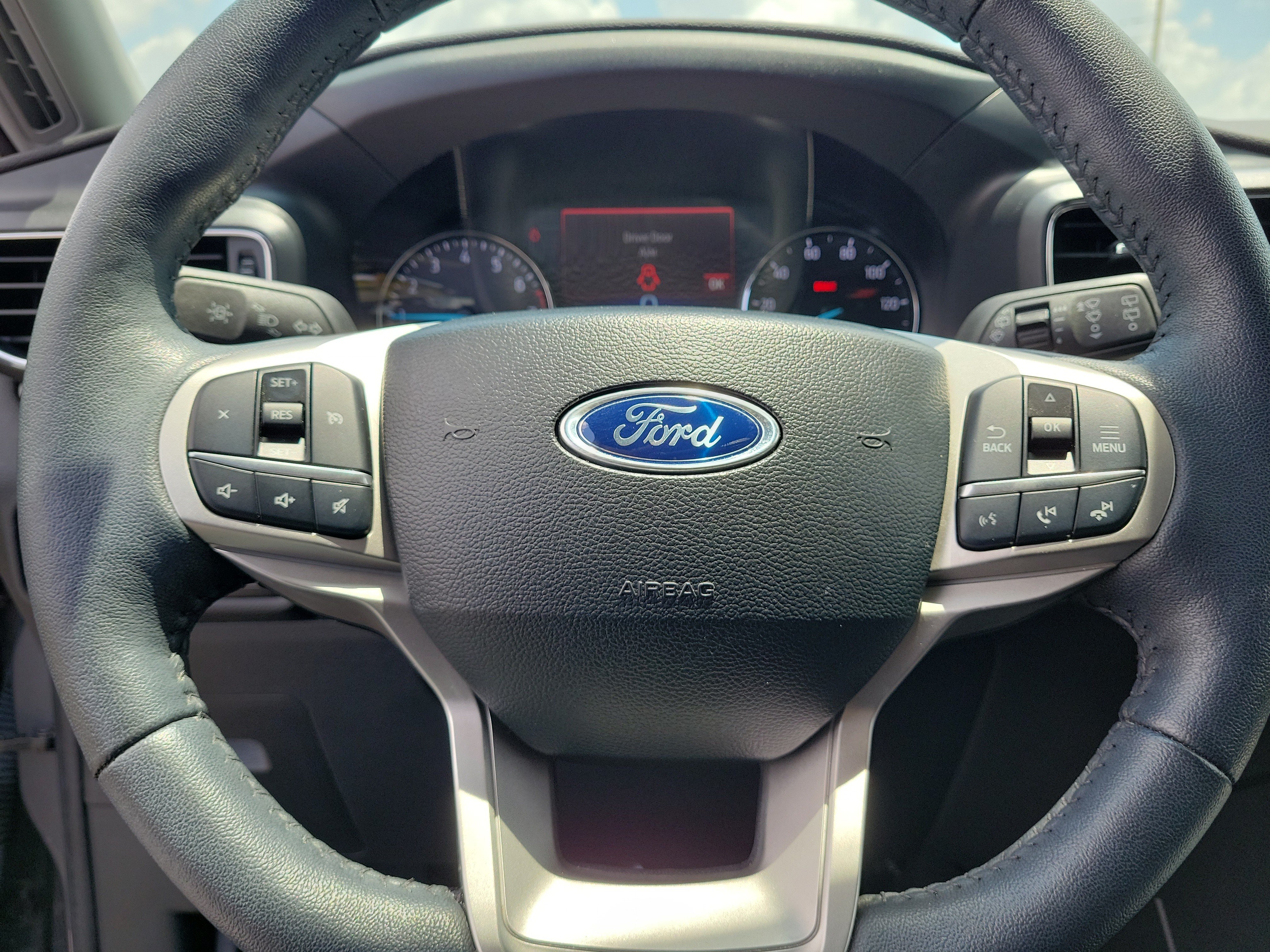 Used 2024 Ford Explorer XLT w/ Equipment Group 202A RWD image 19