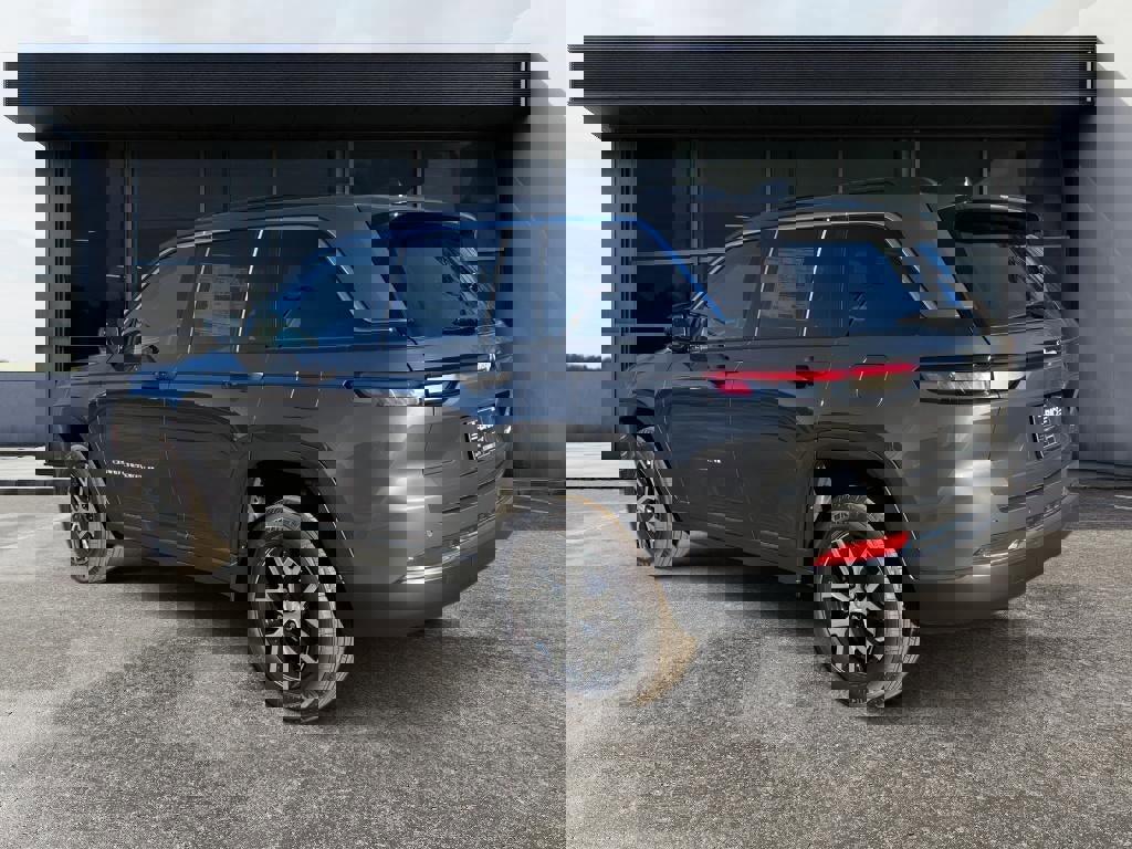 New 2025 Jeep Grand Cherokee Limited image 5