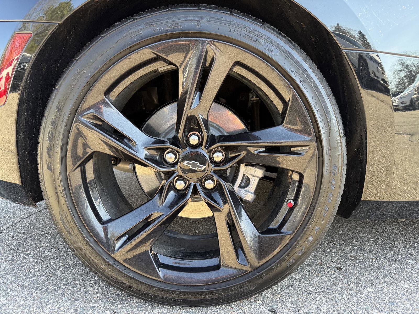 Used 2024 Chevrolet Camaro LT w/ Technology Package image 16