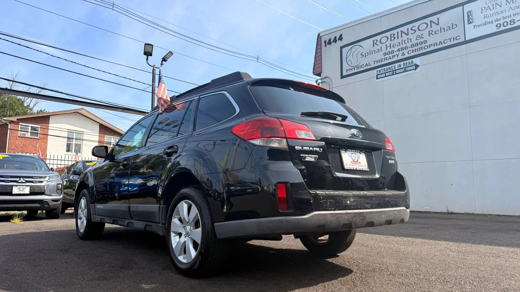 Used 2011 Subaru Outback 2.5i Premium w/ All-Weather Pkg AWD/4WD image 8