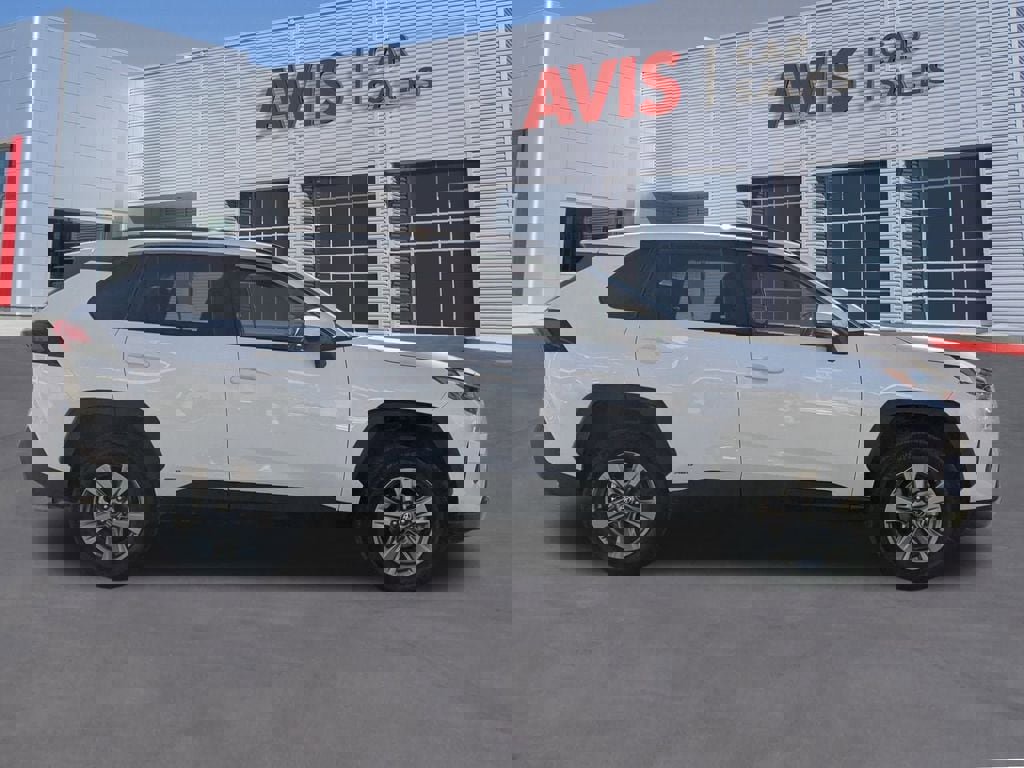 Used 2025 Toyota RAV4 XLE image 7