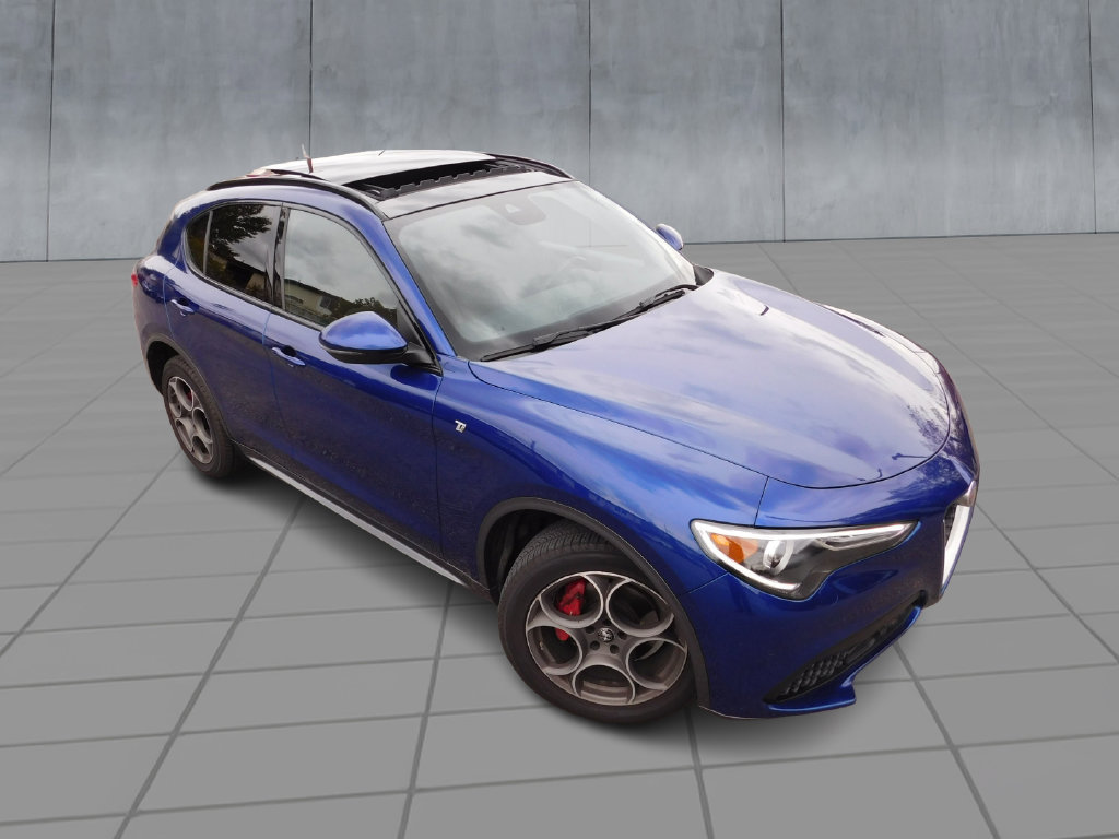 Used 2023 Alfa Romeo Stelvio Ti AWD/4WD image 2