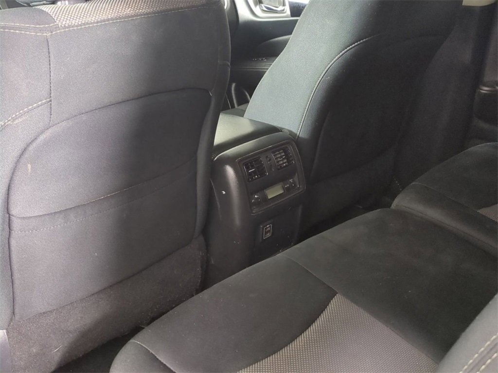 Used 2018 Nissan Pathfinder SV image 19
