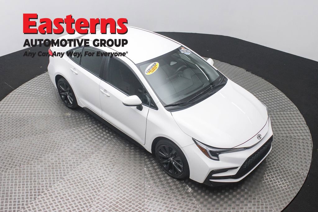 Used 2025 Toyota Corolla SE image 3