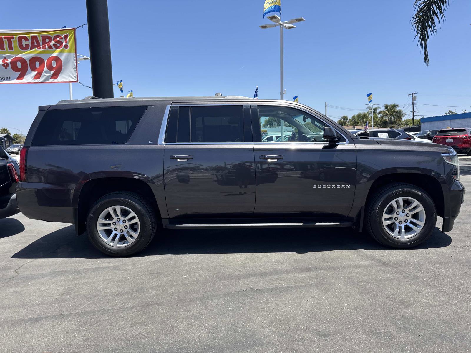 Used 2018 Chevrolet Suburban LT RWD image 4