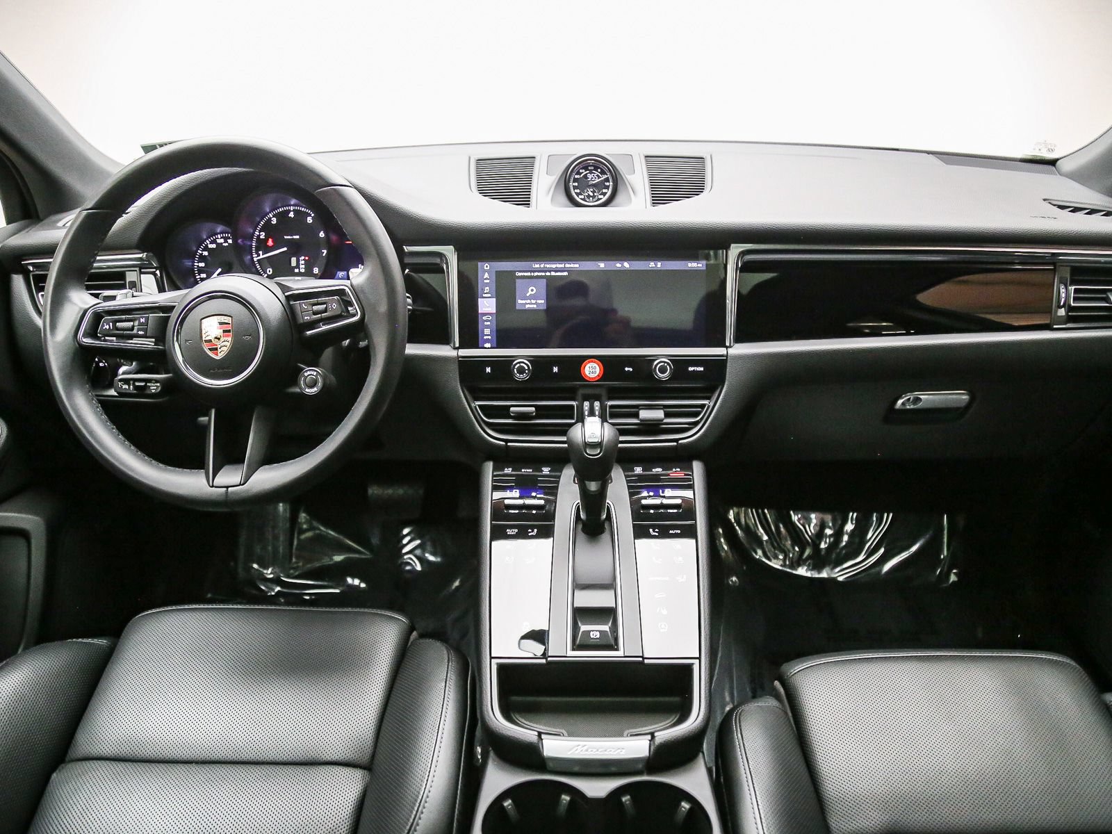 Certified 2026 Porsche Macan AWD/4WD image 16