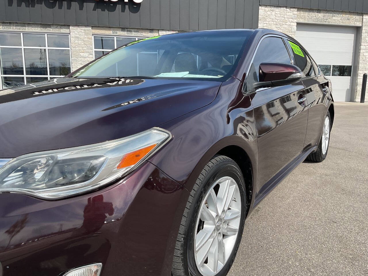 Used 2015 Toyota Avalon XLE FWD image 2