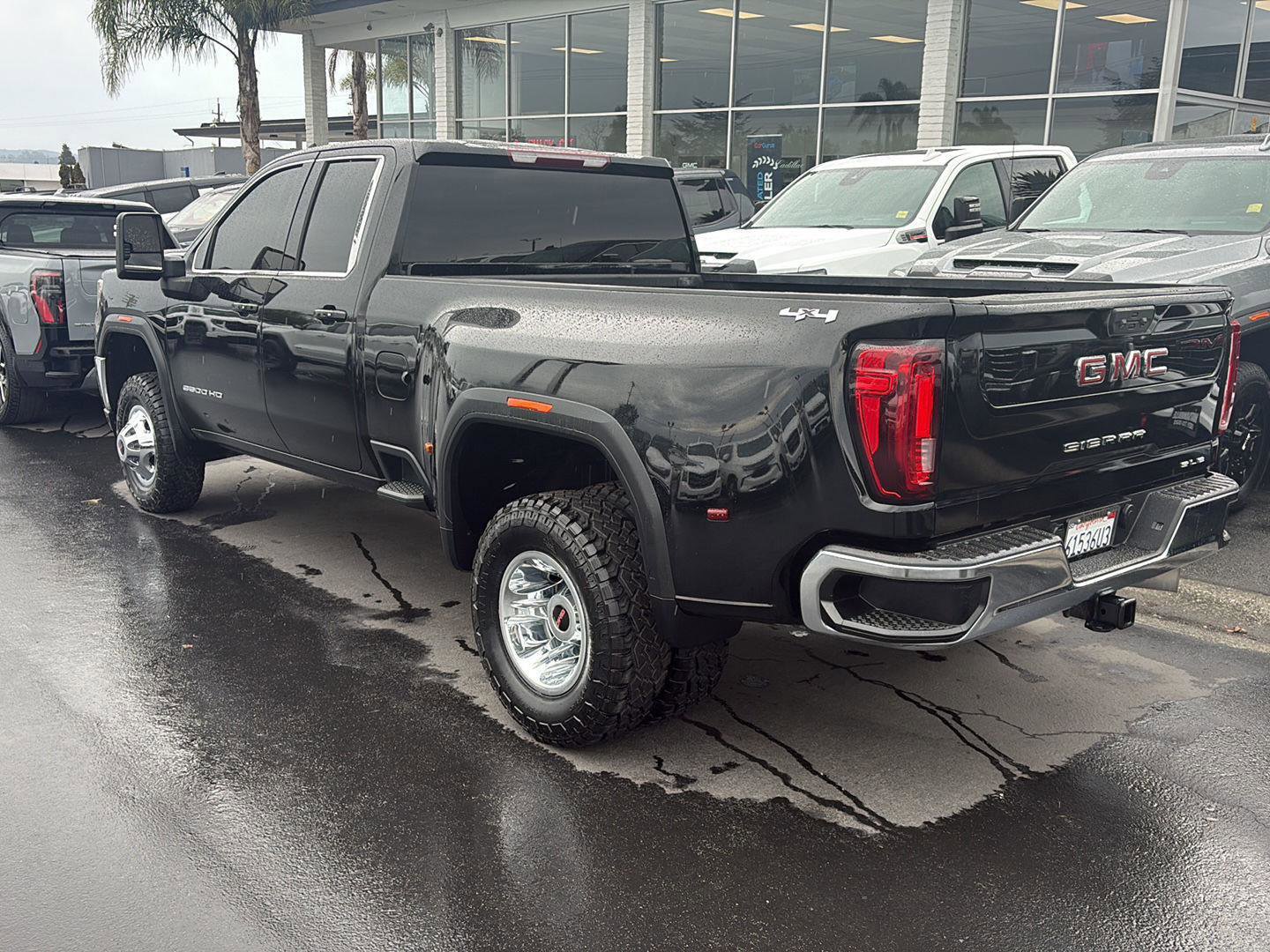 Used 2022 GMC Sierra 3500 SLE w/ SLE Value Package AWD/4WD image 3