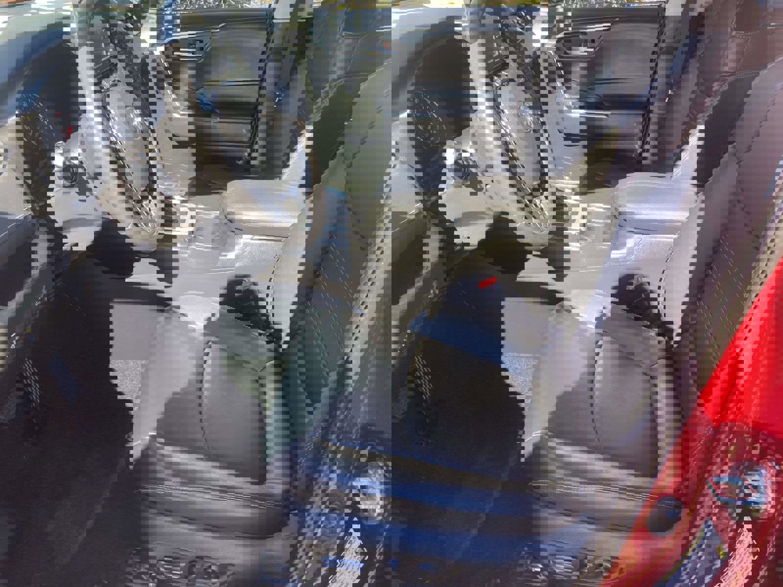 Used 2021 Toyota RAV4 XLE Premium image 20