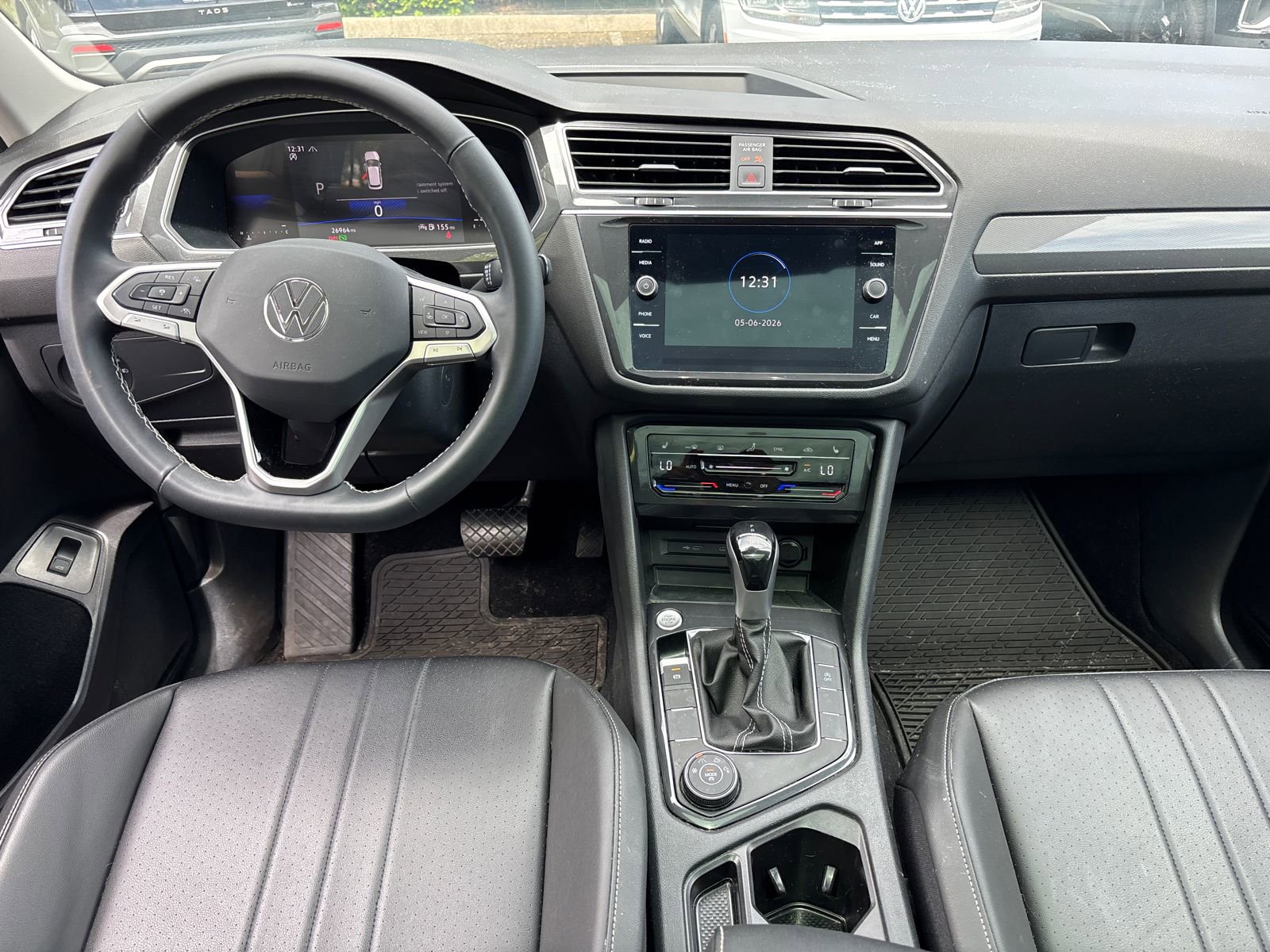 Used 2024 Volkswagen Tiguan SE w/ Panoramic Sunroof Package AWD/4WD image 26