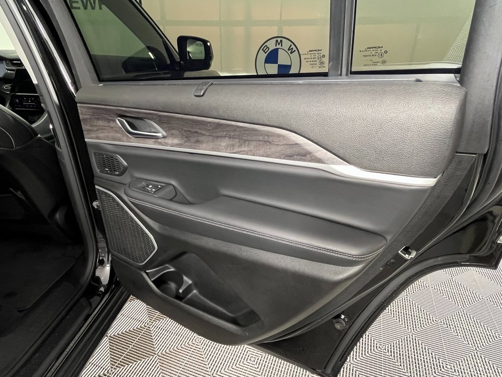 Used 2022 Jeep Grand Cherokee L Limited w/ Luxury Tech Group II image 23