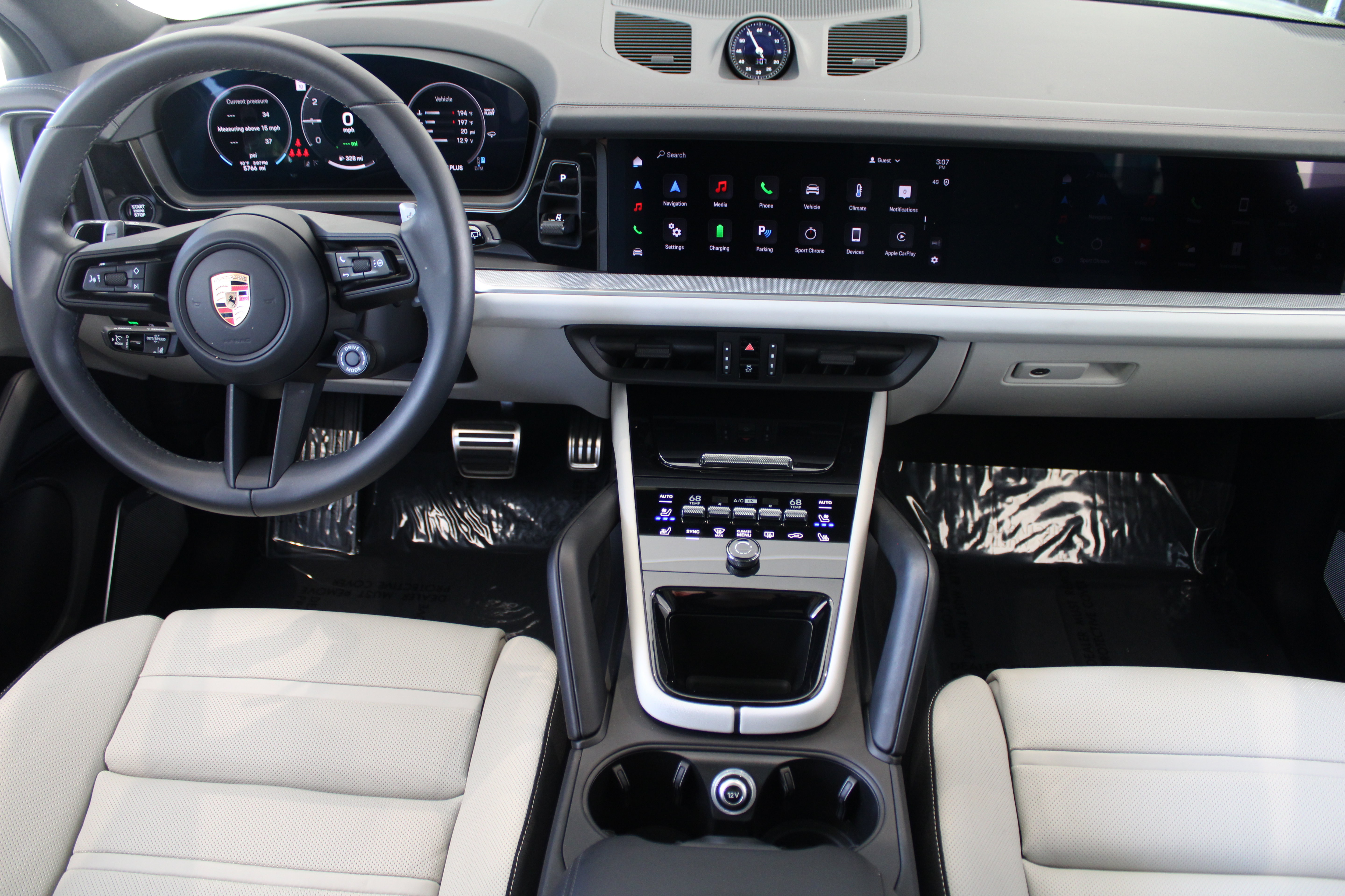 Certified 2025 Porsche Cayenne S AWD/4WD image 17