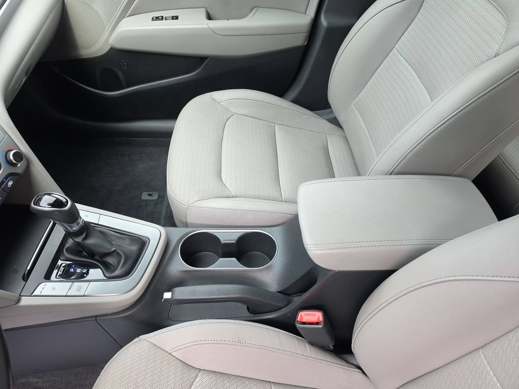 Used 2017 Hyundai Elantra Limited FWD image 32