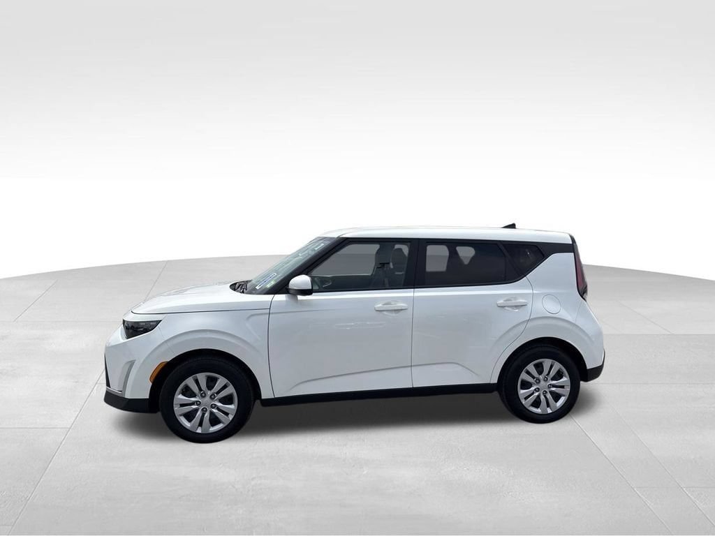 Used 2025 Kia Soul LX w/ LX Technology Package FWD image 3