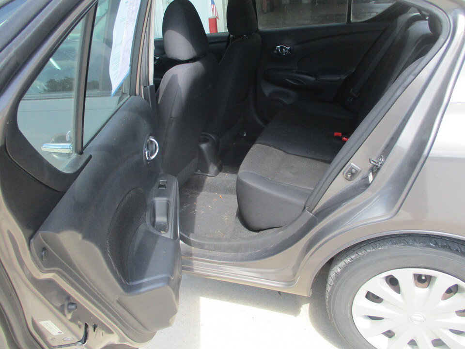 Used 2013 Nissan Versa SV w/ Convenience Pkg FWD image 8