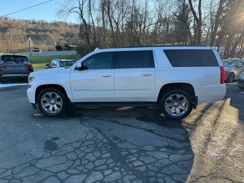 Used 2016 Chevrolet Suburban LT image 8