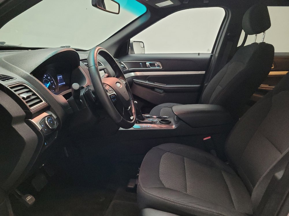 Used 2016 Ford Explorer XLT w/ Equipment Group 201A FWD image 17