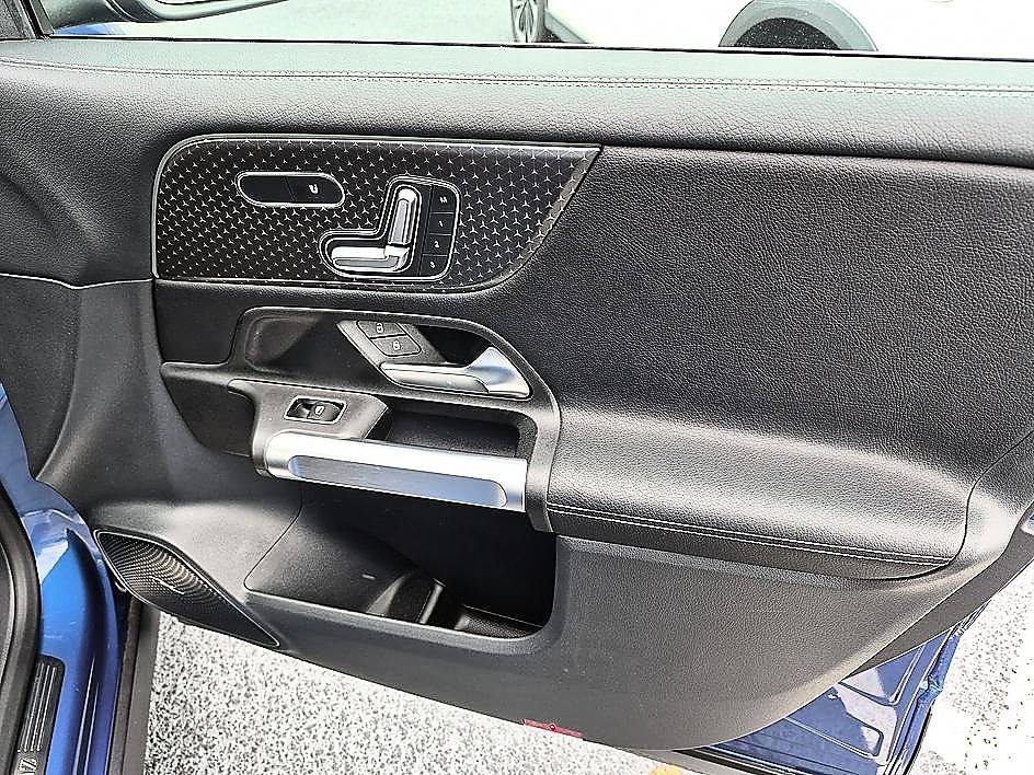 Used 2024 Mercedes-Benz GLB 250 4MATIC image 34
