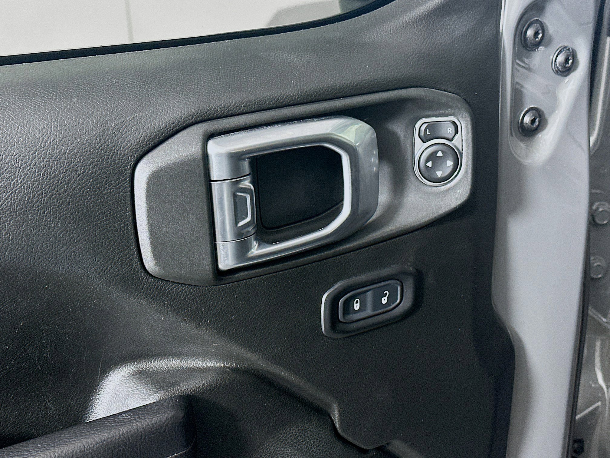 Used 2023 Jeep Wrangler Unlimited image 15