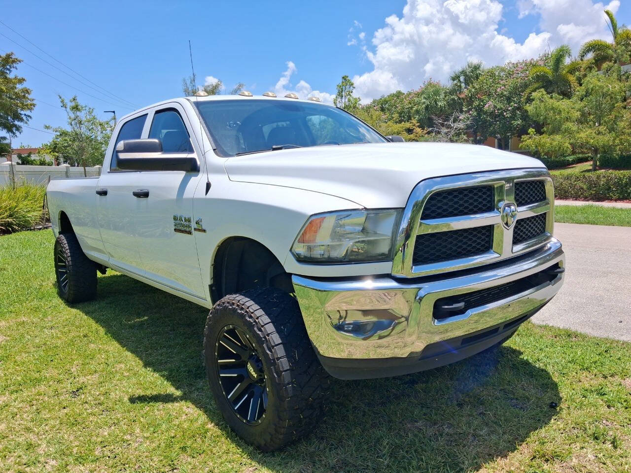 Used 2017 RAM 2500 Tradesman w/ Chrome Appearance Group AWD/4WD image 4