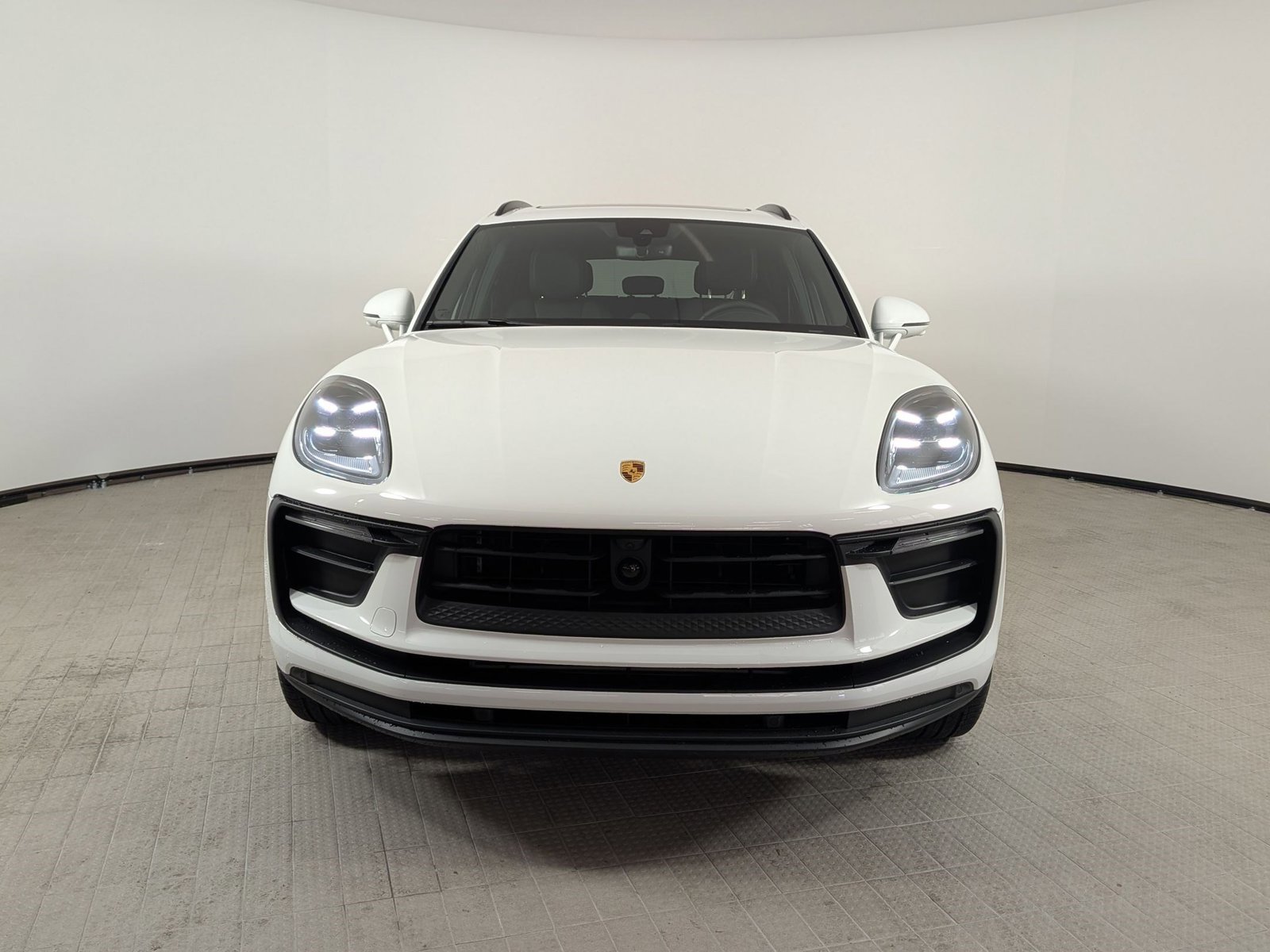 Certified 2025 Porsche Macan AWD/4WD image 6