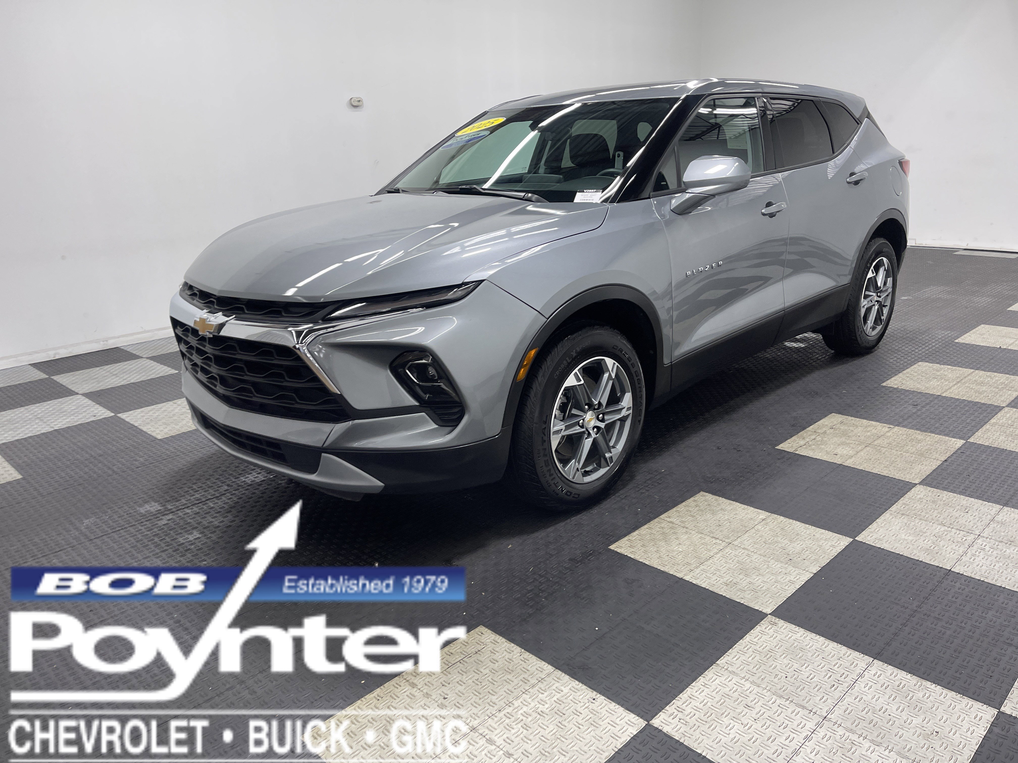 Used 2025 Chevrolet Blazer LT AWD/4WD image 1