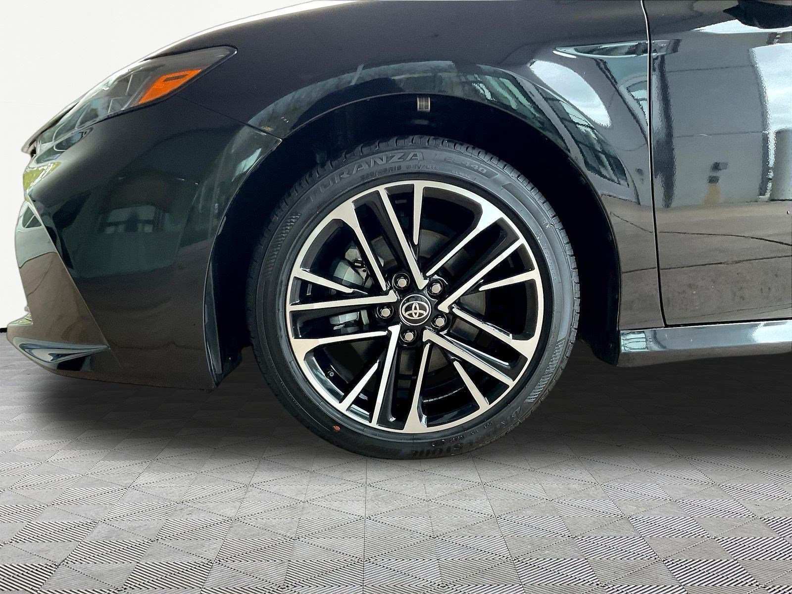 Used 2025 Toyota Camry XLE AWD/4WD image 32