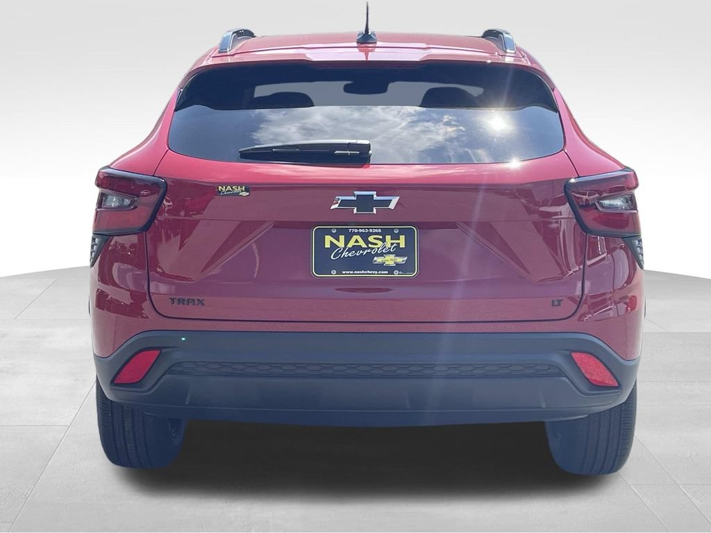 New 2026 Chevrolet Trax LT w/ Midnight Edition FWD image 4
