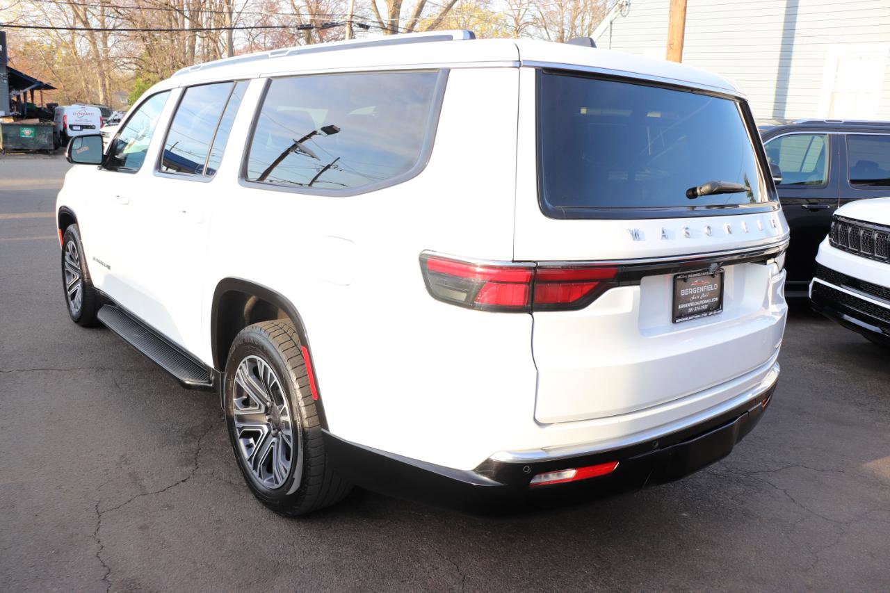 Used 2024 Jeep Wagoneer L Series II w/ Flexible Seating Group image 3