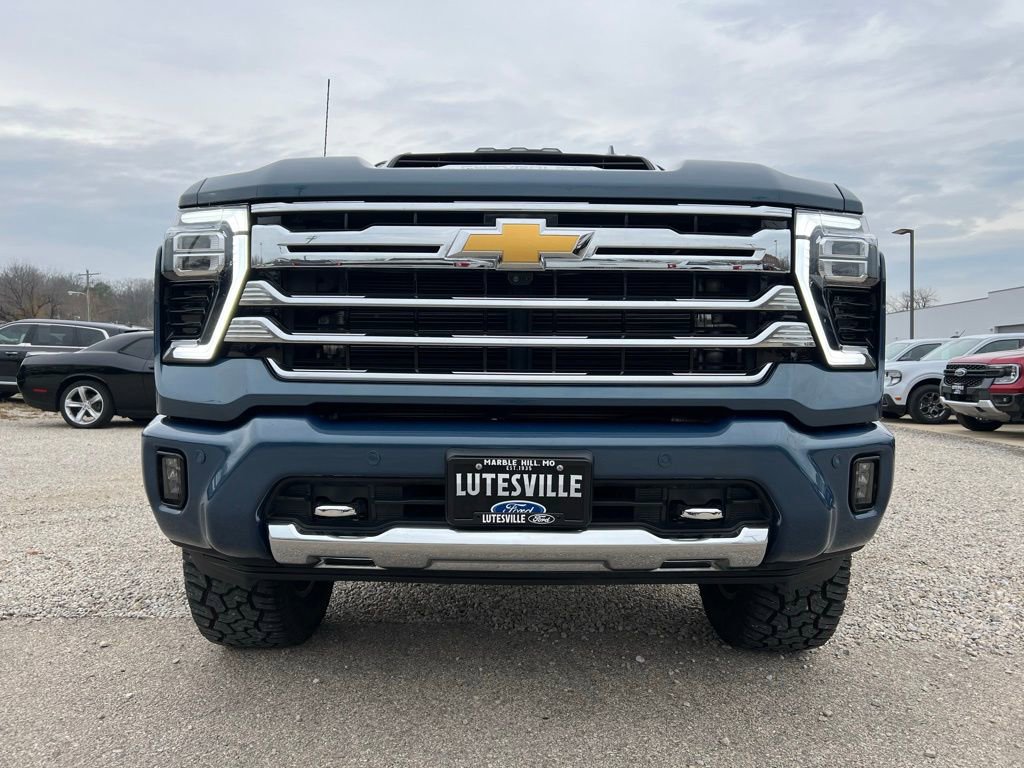 Used 2024 Chevrolet Silverado 3500 High Country w/ High Country Premium Package image 3
