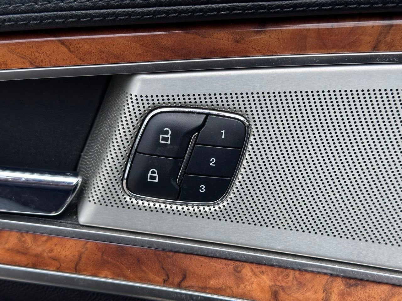 Used 2016 Lincoln MKX Reserve w/ Luxury Package FWD image 22