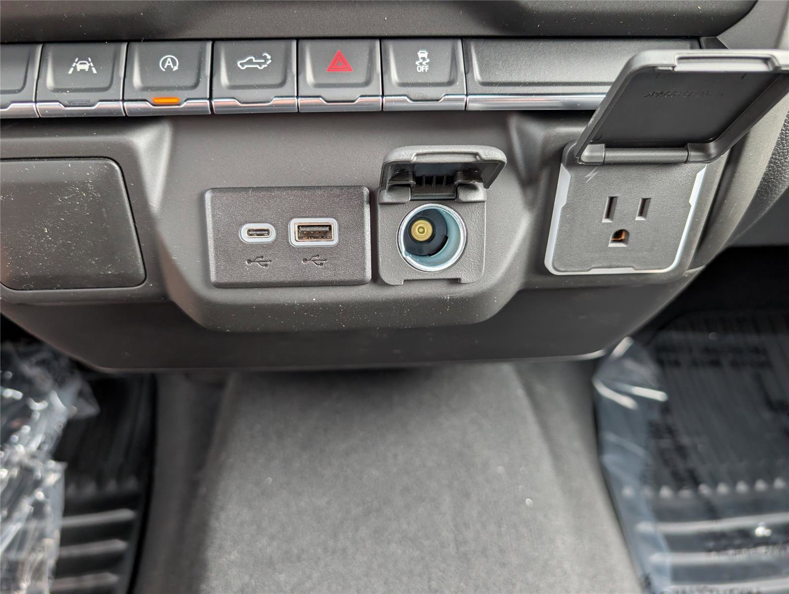 New 2026 Chevrolet Silverado 1500 Custom w/ LPO, Dark Essentials Package AWD/4WD image 12