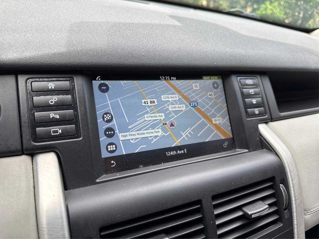 Used 2017 Land Rover Discovery Sport SE image 24