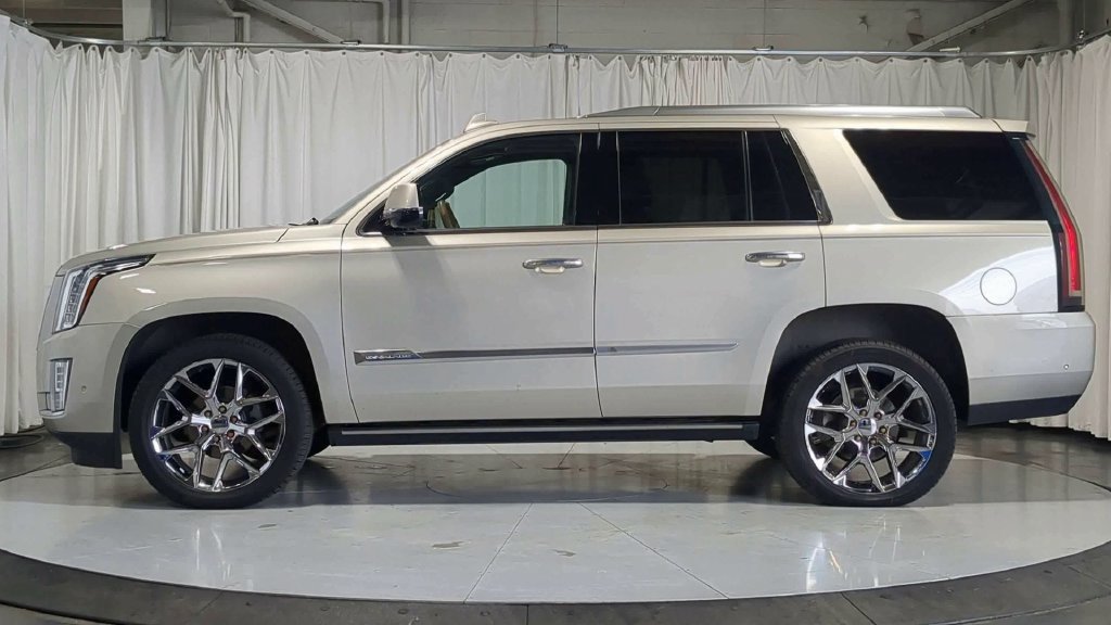 Used 2017 Cadillac Escalade Platinum AWD/4WD image 6