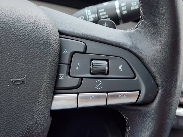 Used 2025 Cadillac XT4 Premium Luxury FWD image 31