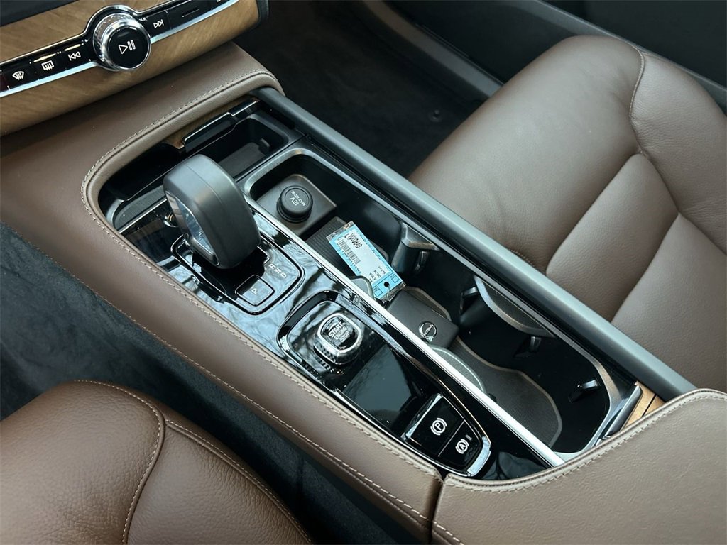 Certified 2024 Volvo XC90 B5 Plus w/ Protection Package Premier image 22
